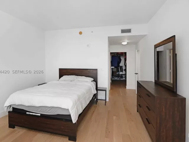 2-bedroom condo for sale in Miami - 31 SE 5th St 3916 - MondialRealty