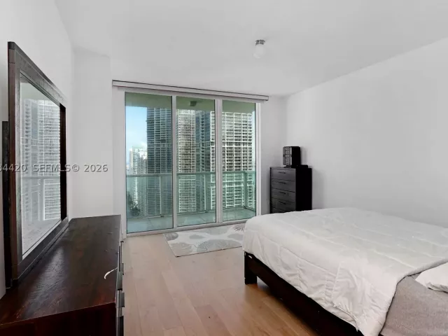 2-bedroom condo for sale in Miami - 31 SE 5th St 3916 - MondialRealty