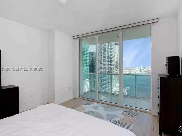2-bedroom condo for sale in Miami - 31 SE 5th St 3916 - MondialRealty
