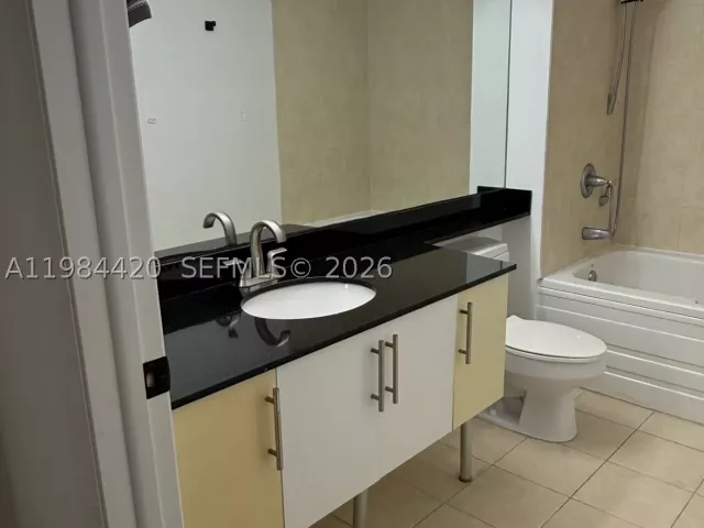 2-bedroom condo for sale in Miami - 31 SE 5th St 3916 - MondialRealty