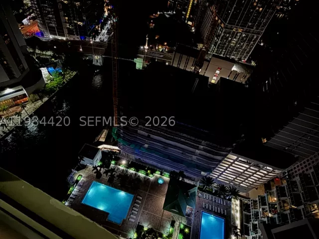 2-bedroom condo for sale in Miami - 31 SE 5th St 3916 - MondialRealty