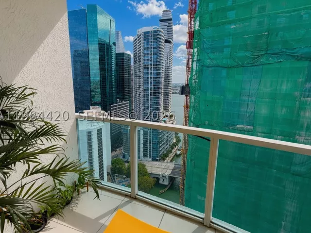 2-bedroom condo for sale in Miami - 31 SE 5th St 3916 - MondialRealty