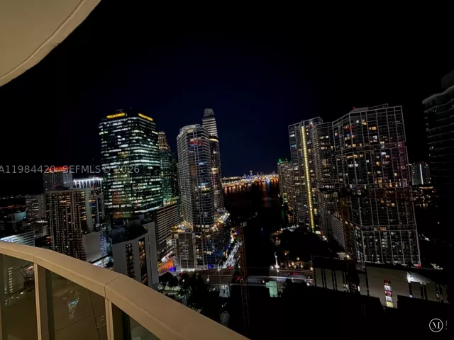 2-bedroom condo for sale in Miami - 31 SE 5th St 3916 - MondialRealty