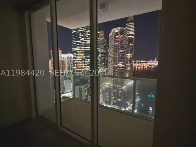 2-bedroom condo for sale in Miami - 31 SE 5th St 3916 - MondialRealty
