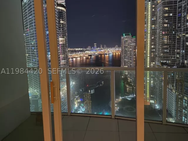 2-bedroom condo for sale in Miami - 31 SE 5th St 3916 - MondialRealty