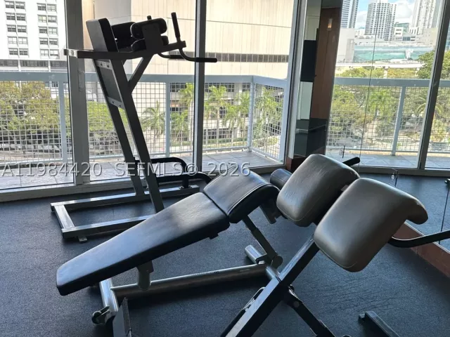 2-bedroom condo for sale in Miami - 31 SE 5th St 3916 - MondialRealty