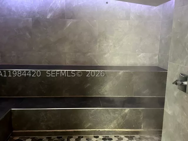 2-bedroom condo for sale in Miami - 31 SE 5th St 3916 - MondialRealty