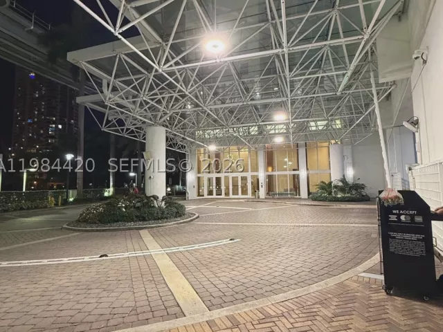 2-bedroom condo for sale in Miami - 31 SE 5th St 3916 - MondialRealty