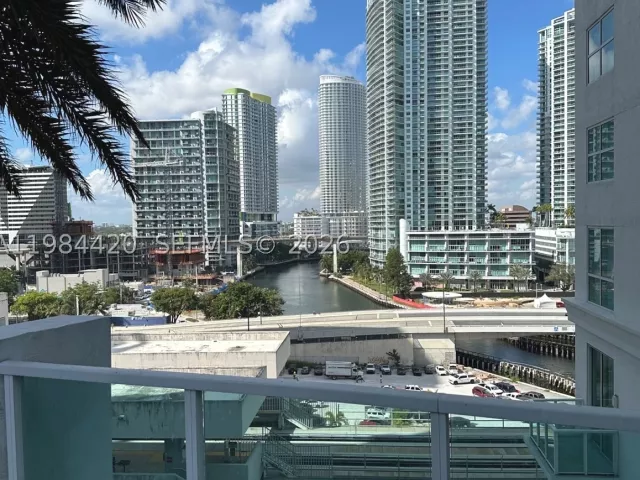 2-bedroom condo for sale in Miami - 31 SE 5th St 3916 - MondialRealty