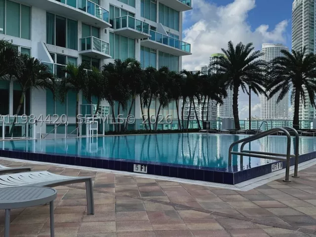 2-bedroom condo for sale in Miami - 31 SE 5th St 3916 - MondialRealty