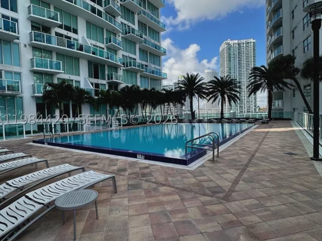 2-bedroom condo for sale in Miami - 31 SE 5th St 3916 - MondialRealty