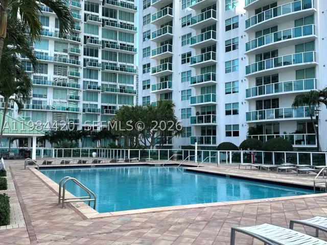 2-bedroom condo for sale in Miami - 31 SE 5th St 3916 - MondialRealty