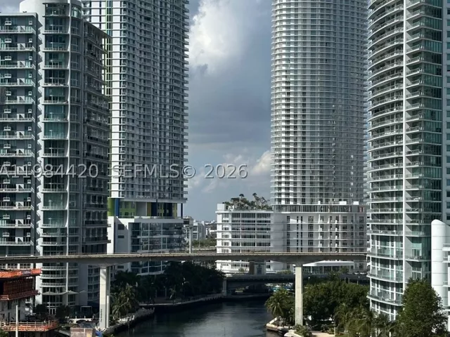 2-bedroom condo for sale in Miami - 31 SE 5th St 3916 - MondialRealty