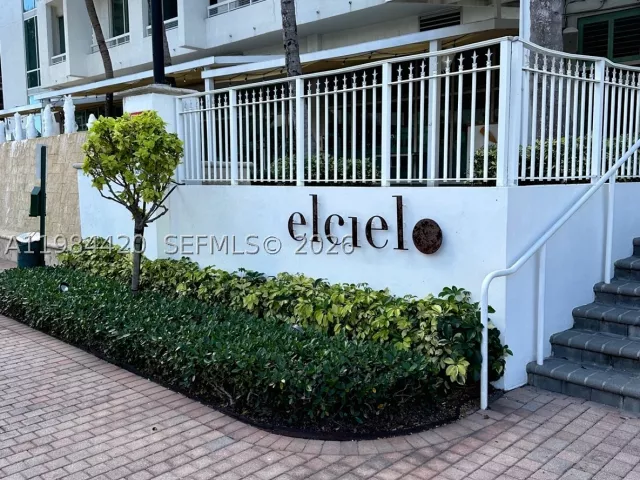 2-bedroom condo for sale in Miami - 31 SE 5th St 3916 - MondialRealty