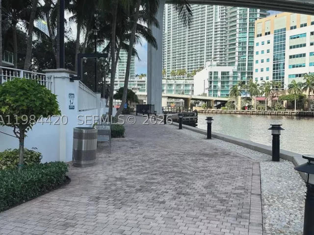 2-bedroom condo for sale in Miami - 31 SE 5th St 3916 - MondialRealty