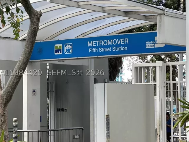 2-bedroom condo for sale in Miami - 31 SE 5th St 3916 - MondialRealty