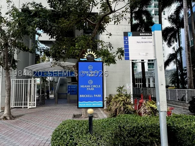 2-bedroom condo for sale in Miami - 31 SE 5th St 3916 - MondialRealty