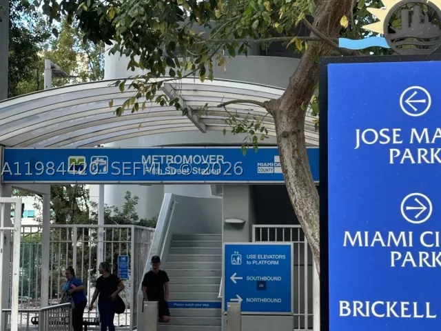 2-bedroom condo for sale in Miami - 31 SE 5th St 3916 - MondialRealty