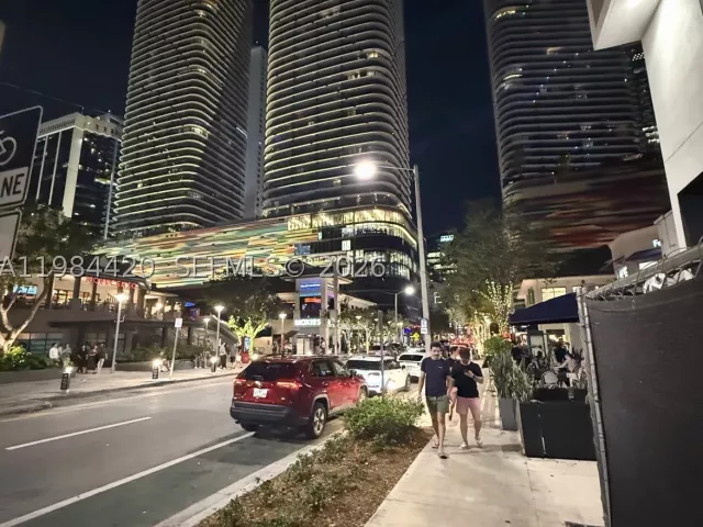 2-bedroom condo for sale in Miami - 31 SE 5th St 3916 - MondialRealty