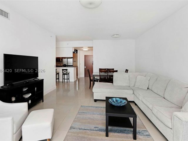 2-bedroom condo for sale in Miami - 31 SE 5th St 3916 - MondialRealty