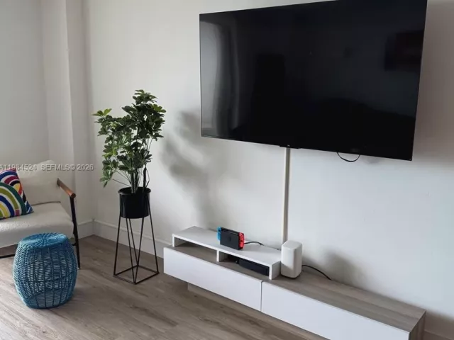 2-bedroom condo for sale in Hallandale Beach - 2500 Parkview Dr 2401 - MondialRealty