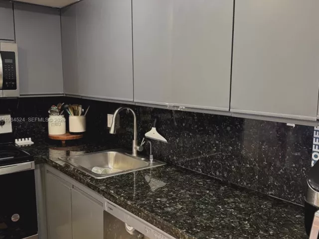 2-bedroom condo for sale in Hallandale Beach - 2500 Parkview Dr 2401 - MondialRealty