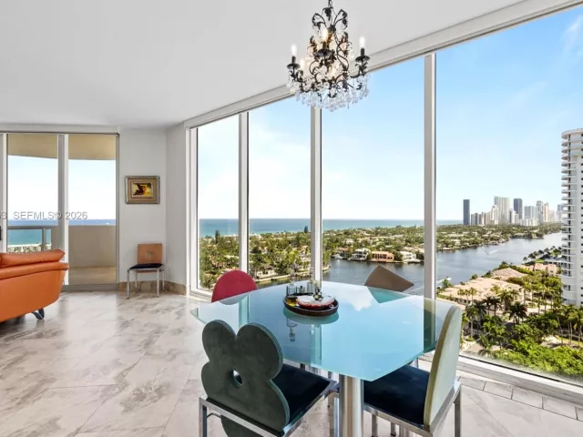 5-bedroom condo for sale in Aventura - 21200 Point Pl 1901 - MondialRealty