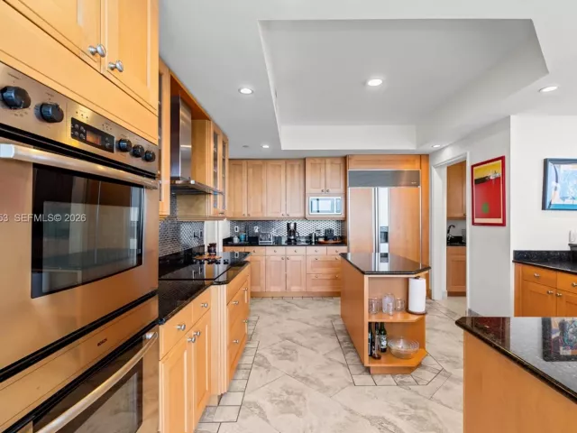 5-bedroom condo for sale in Aventura - 21200 Point Pl 1901 - MondialRealty