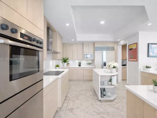 5-bedroom condo for sale in Aventura - 21200 Point Pl 1901 - MondialRealty