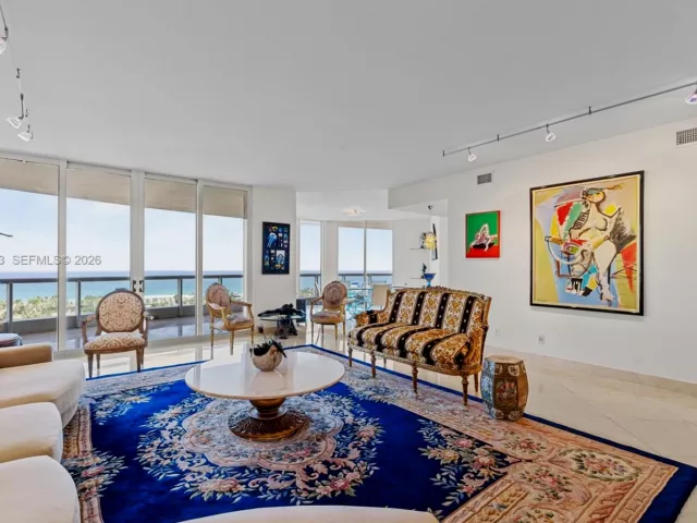 5-bedroom condo for sale in Aventura - 21200 Point Pl 1901 - MondialRealty