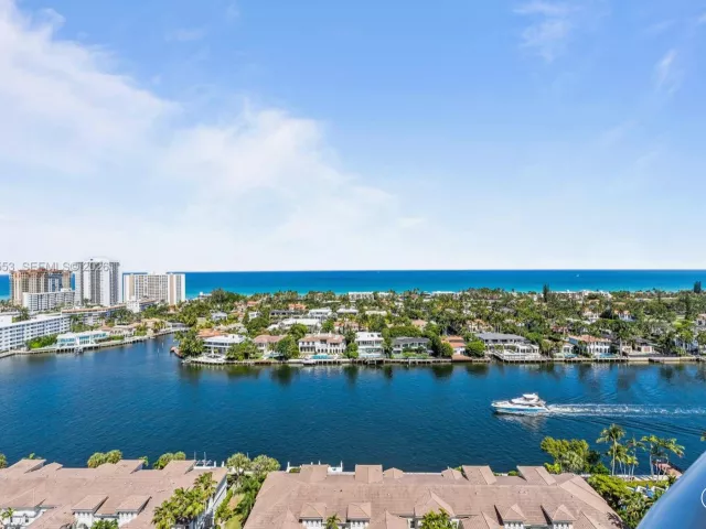 5-bedroom condo for sale in Aventura - 21200 Point Pl 1901 - MondialRealty