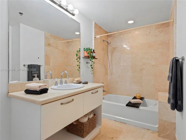 Apartment for rent  Unit #1610 - photo 7502473