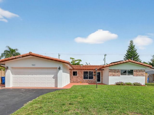 Home for sale at 1401 NW 46th St - photo 7534831