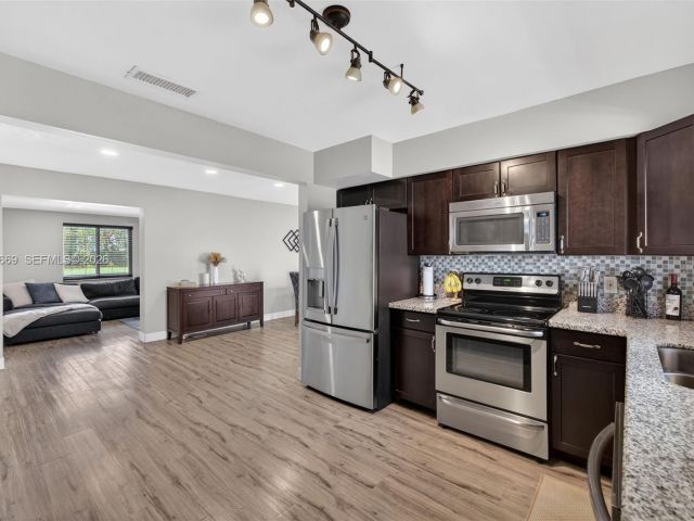 Home for sale at 1401 NW 46th St - photo 7534837