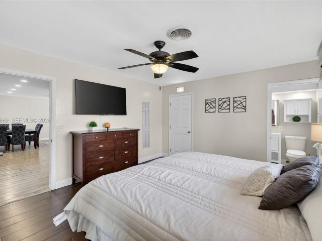 Home for sale at 1401 NW 46th St - photo 7534840