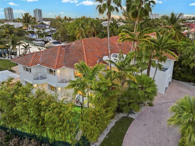 Home for rent at 3401 NE 165th St - photo 7480664