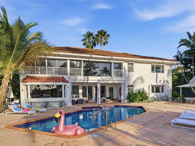 Home for rent at 3401 NE 165th St - photo 7480665