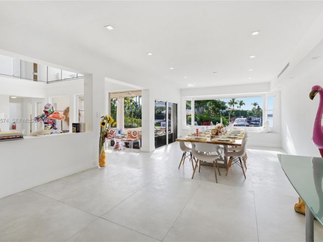 Home for rent at 3401 NE 165th St - photo 7480675