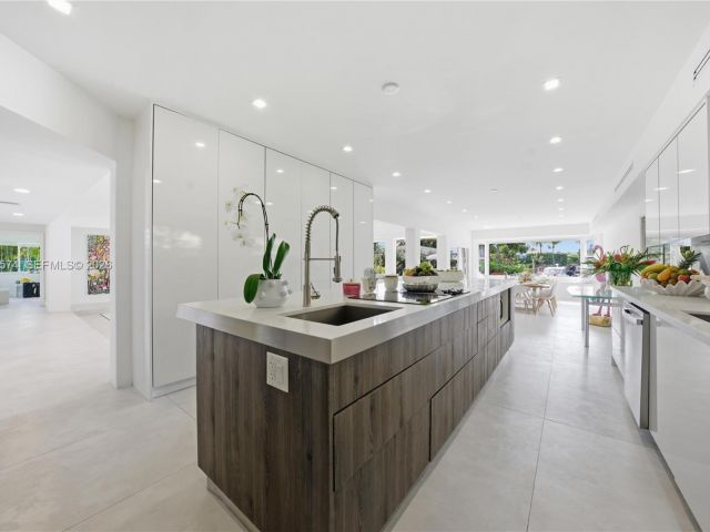 Home for rent at 3401 NE 165th St - photo 7480676