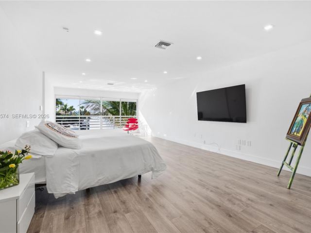 Home for rent at 3401 NE 165th St - photo 7480682