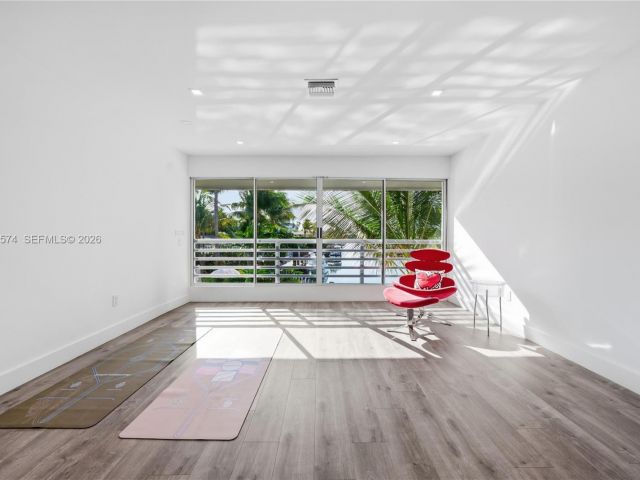 Home for rent at 3401 NE 165th St - photo 7480683