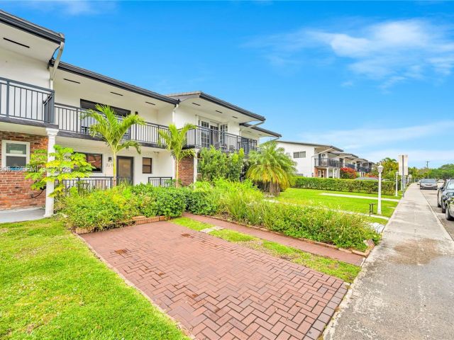 Home for rent at 2211 NE 122nd St 2211 - photo 7475167