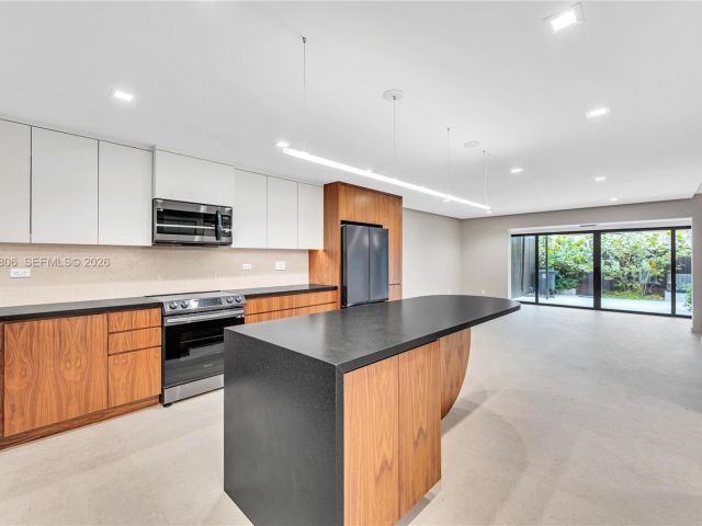 Home for rent at 2211 NE 122nd St 2211 - photo 7475168