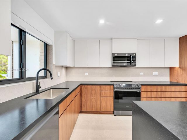 Home for rent at 2211 NE 122nd St 2211 - photo 7475183