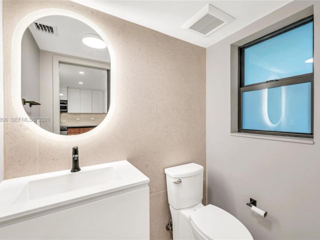 Home for rent at 2211 NE 122nd St 2211 - photo 7475185