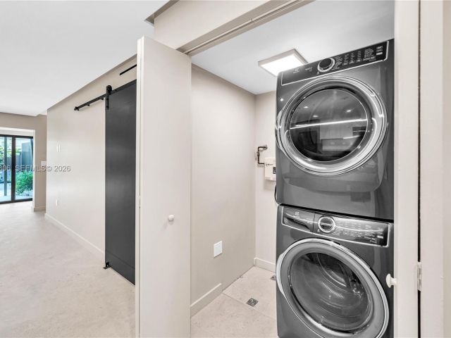 Home for rent at 2211 NE 122nd St 2211 - photo 7475189