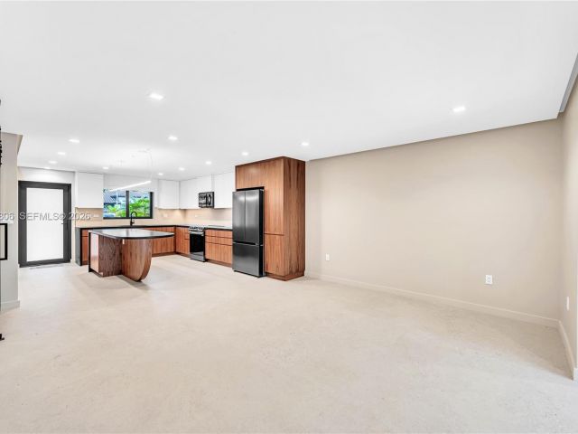 Home for rent at 2211 NE 122nd St 2211 - photo 7475197