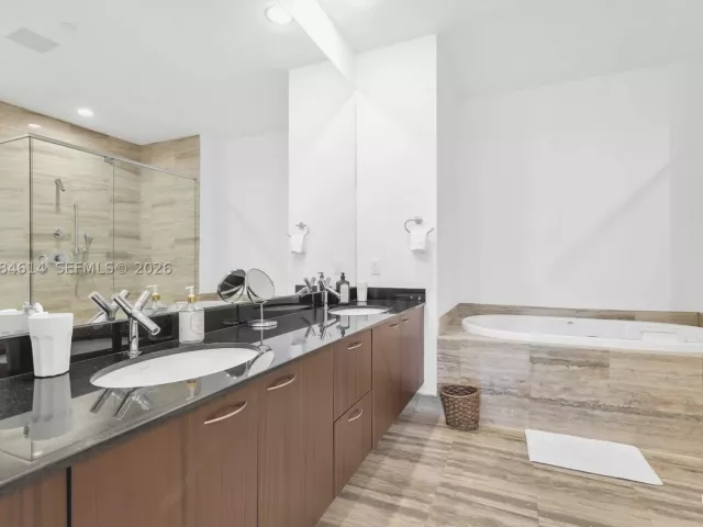 3-bedroom condo for rent in Sunny Isles Beach -  - MondialRealty