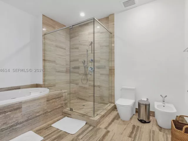 3-bedroom condo for rent in Sunny Isles Beach -  - MondialRealty