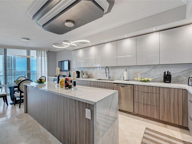 Apartment for sale  Unit #3203 - photo 7452024